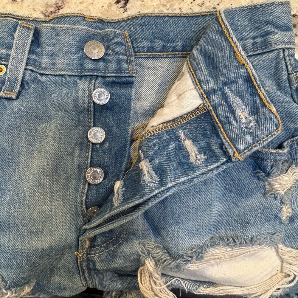 Levi’s 501 High Rise Jean Shorts Women’s 25 Light Wash Cut Off Distressed Denim - Picture 5 of 8